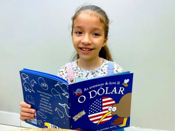 Aos 8 anos, escritora acreana lança seu terceiro livro neste sábado no Via Verde Shopping