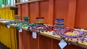 Artesanato Shanenawa chama a atenção no Txai Amazônia e leva mensagem de preservação da Floresta 1 Artesanato Shanenawa chama a atenção no Txai Amazônia e leva mensagem de preservação da Floresta