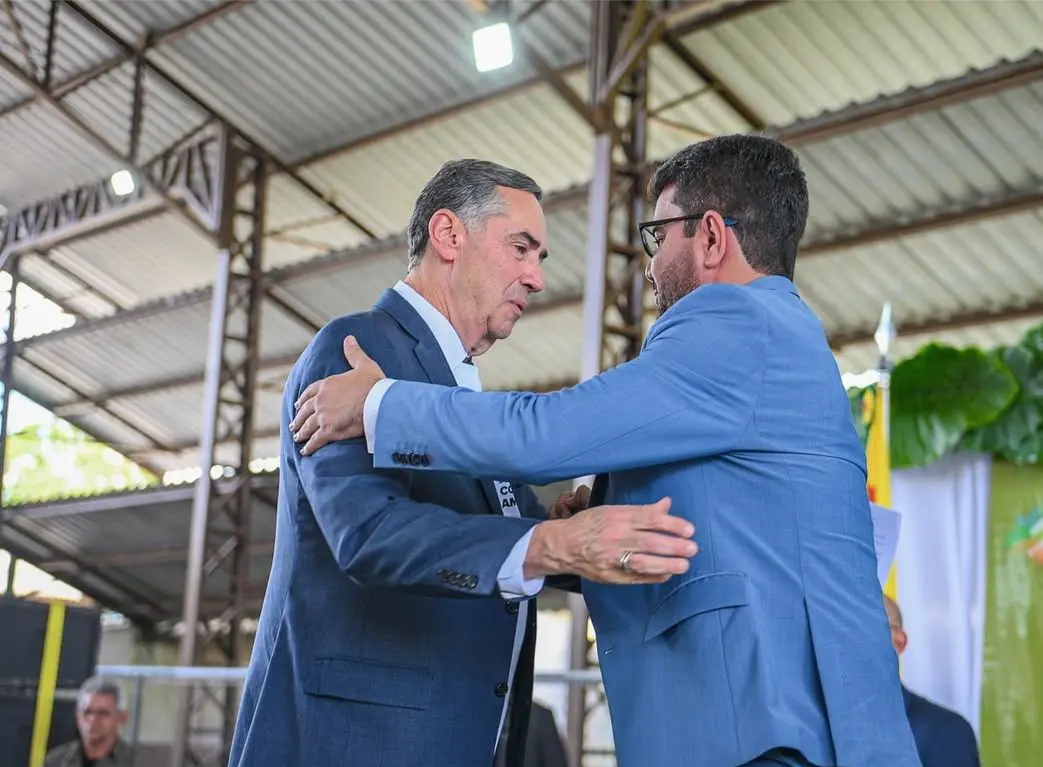 Ministro Barroso acompanha ações do programa Justiça Itinerante no Acre e Gladson reforça parceria 2 Ministro Barroso acompanha ações do programa Justiça Itinerante no Acre e Gladson reforça parceria