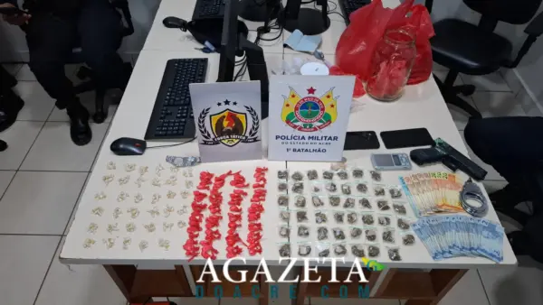 Ação rápida da PM prende dupla com drogas, simulacro e algema em apartamento no Parque das Palmeiras