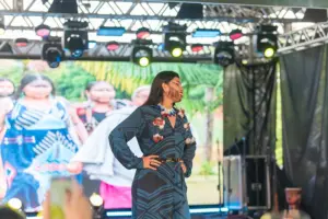 "Yawa Tari": moda indígena ganha passarela do Txai Amazônia com saberes do Povo Yawanawa 3 "Yawa Tari": moda indígena ganha passarela do Txai Amazônia com saberes do Povo Yawanawa