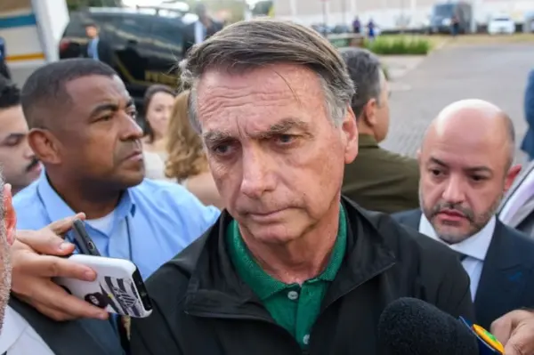 Bolsonaro garante: “Não tenho nada a ver com a Carla Zambelli”
