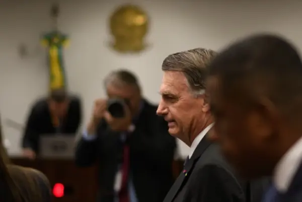 Bolsonaro convida Moraes para ser seu vice em 2026; ministro responde
