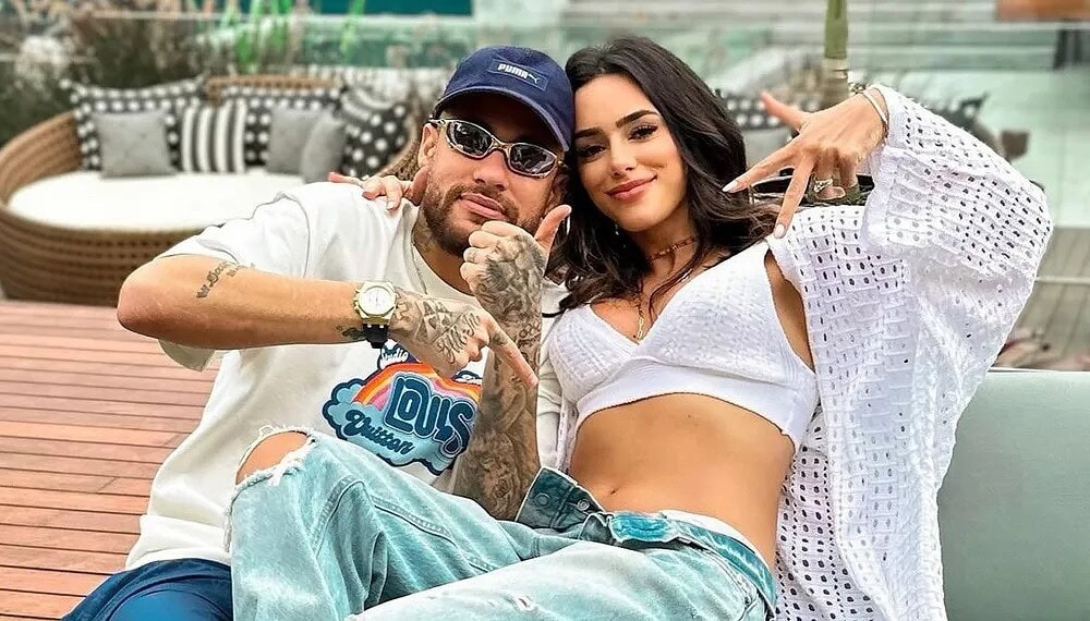 O jogador Neymar com a mãe da filha dele, a influencer Bruna Biancardi. — Foto: Reprodução/Instagram