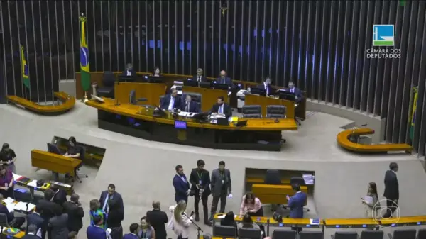 Bancada do Acre vota em peso para derrubar decreto que aumenta IOF