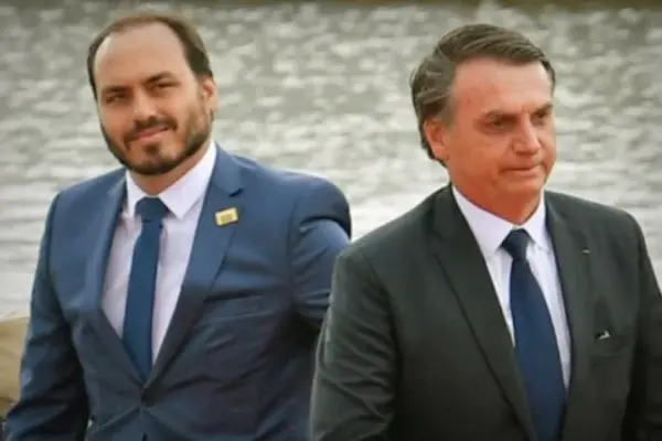 PF diz que Jair Bolsonaro e Carlos eram chefes da Abin paralela