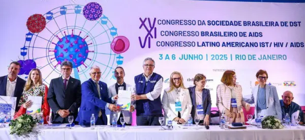 Brasil reduz taxas de transmissão do HIV de mãe para filho