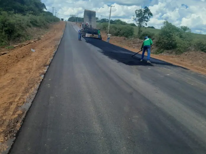 Deracre executa 59 km de asfalto na Transacreana pela Operação Verão 2025 2 Deracre executa 59 km de asfalto na Transacreana pela Operação Verão 2025
