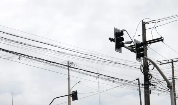 Ataque a fiação deixa sede da RBTrans sem energia e afeta semáforos em Rio Branco