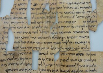 Pergaminhos do Mar Morto podem ser muito mais antigas do que dizem as datas - (crédito: Ken & Nyetta (CC BY-SA)/World History Encyclopedia)