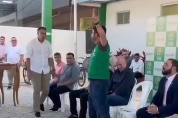 Clima esquenta entre Gladson Cameli e assessor de Alan Rick durante entrega de hospital: 'quem está antecipando eleição não sou eu'