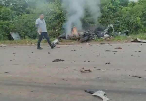 Colisão entre carro e carreta deixa dois mortos na BR-364, em Acrelândia