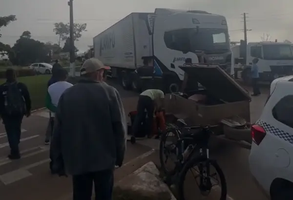 Protesto de moradores da Resex Chico Mendes bloqueia totalmente a BR-317 em Xapuri