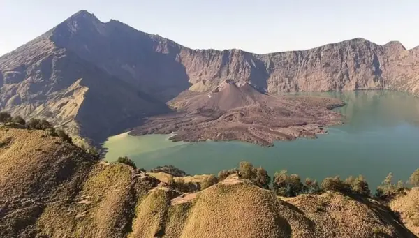 Turista malaio cai e fica ferido em novo acidente no monte Rinjani, dias após a morte de Juliana Marins