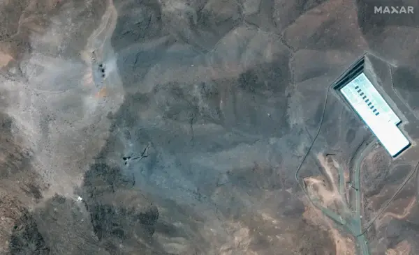 EUA fizeram 'pegadinha' com aviões para distrair Irã antes de lançar bombas; entenda
