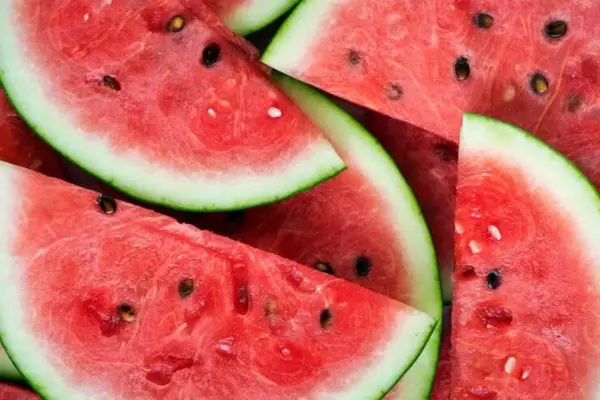 Por que não devemos comprar frutas ou vegetais partidos ao meio?