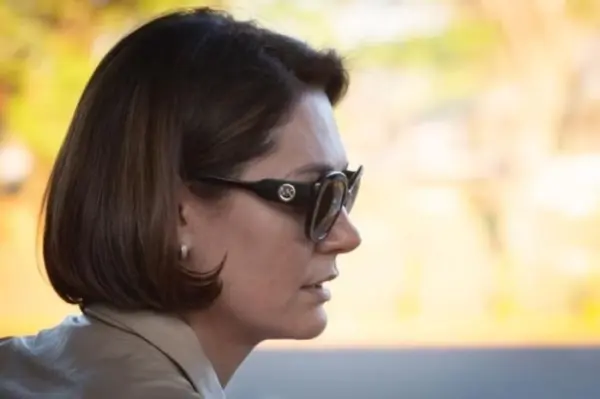 Michelle aciona Justiça após ser chamada de “ex-garota de programa”