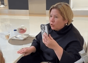 Mulher também usou o celular para gravar as ofensas  • Arquivo pessoal/Giulia Podgaec