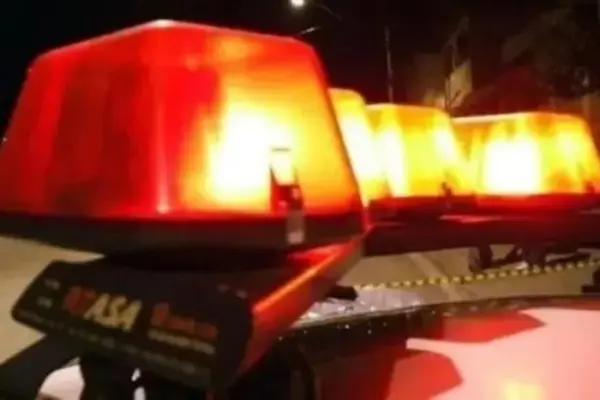 Homem é abordado por PMs, engole 10 papelotes de cocaína e morre