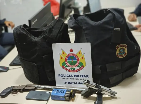 Dupla é presa com armas e coletes balísticos durante patrulhamento no Cidade do Povo