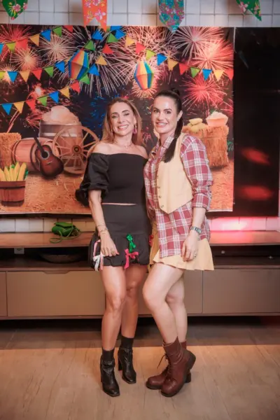Arraiá surpresa nos domínios de Mercedes Lavocat agita o niver de Joisse Andrade