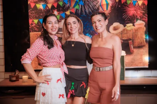 Arraiá surpresa nos domínios de Mercedes Lavocat agita o niver de Joisse Andrade