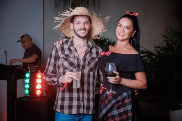 Arraiá surpresa nos domínios de Mercedes Lavocat agita o niver de Joisse Andrade