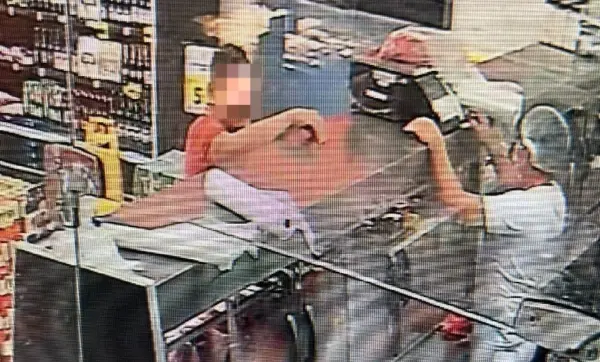 Homem com tornozeleira eletrônica é preso por furtar celular de açougueiro em supermercado de Rio Branco