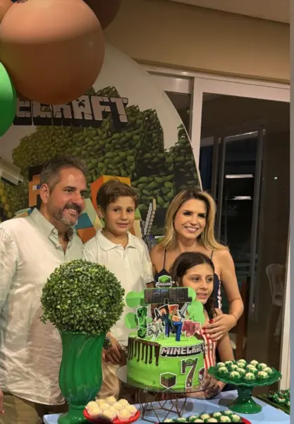A blogueira Maria Clara Vicco esbanjou beleza, elegância e presença marcante no lançamento da ExpoAcre 2025. Cofira mais na coluna No Circuito