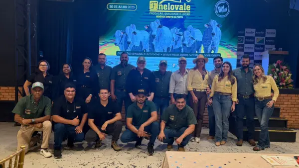 A blogueira Maria Clara Vicco esbanjou beleza, elegância e presença marcante no lançamento da ExpoAcre 2025. Cofira mais na coluna No Circuito
