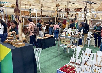 Dez artesãos do Acre que participam da 25ª edição da Feira Nacional de Negócios do Artesanato (Fenearte), em Olinda (PE) - Foto: Cedida