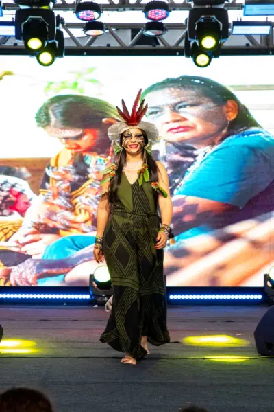 No dia 27 de junho, as designers Nedina Yawanawa e Eliane Yawanawa apresentaram a coleção Yawa Tari. Veja mais na coluna Jackie Pinheiro