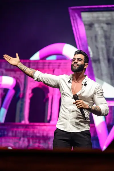Gusttavo Lima leva multidão para a Arena de Shows da Expoacre 2025, em Rio Branco; VÍDEO