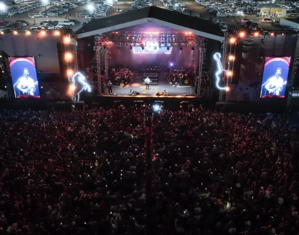 Gusttavo Lima leva multidão para a Arena de Shows da Expoacre 2025, em Rio Branco; VÍDEO