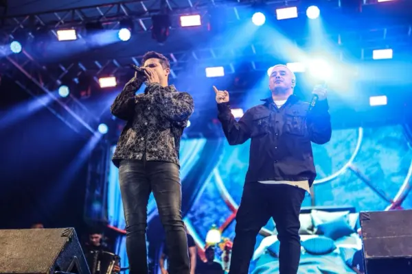 Matheus e Kauan arrastam multidão na Arena de Shows da Expoacre 2025