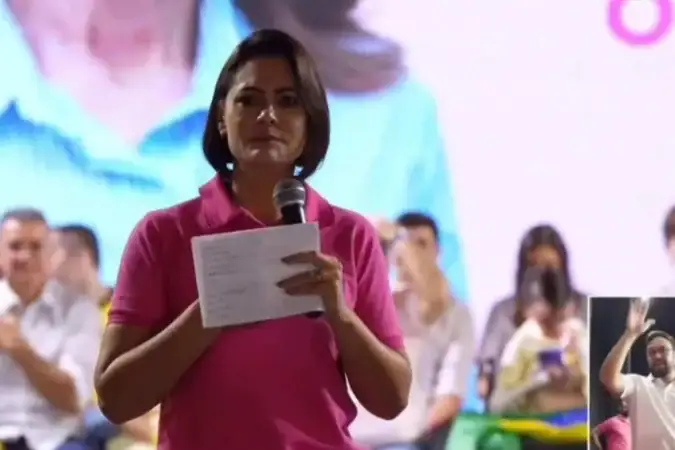 "Eu posso usar grife porque não sou contra o capitalismo", diz Michelle Bolsonaro