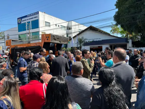 Servidores estaduais voltam a protestar, cobram reajuste e ameaçam greve se governo não negociar
