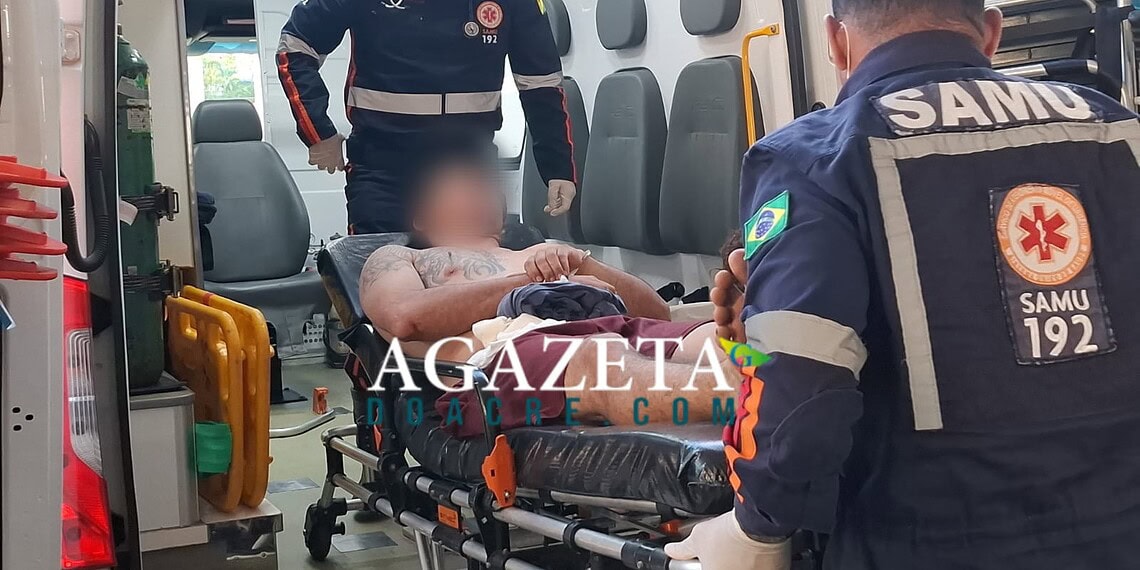 Homem tem surto psicótico, tenta agredir o pai e é contido pela PM com bala de borracha e choque em Rio Branco