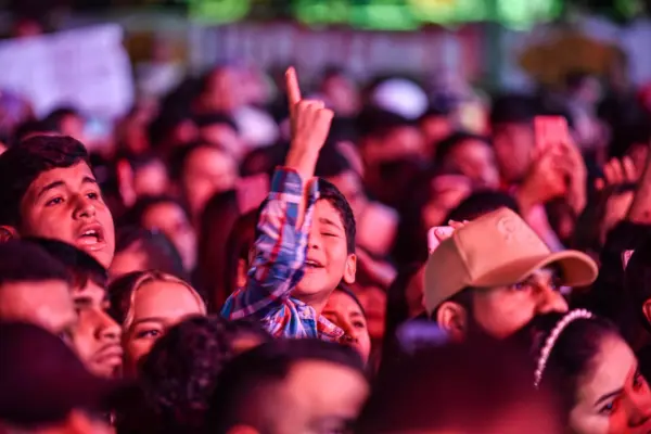 Gusttavo Lima atrai cerca de 60 mil pessoas em noite histórica na Expoacre Juruá 2025; FOTOS 8 Gusttavo Lima atrai cerca de 60 mil pessoas em noite histórica na Expoacre Juruá 2025; FOTOS