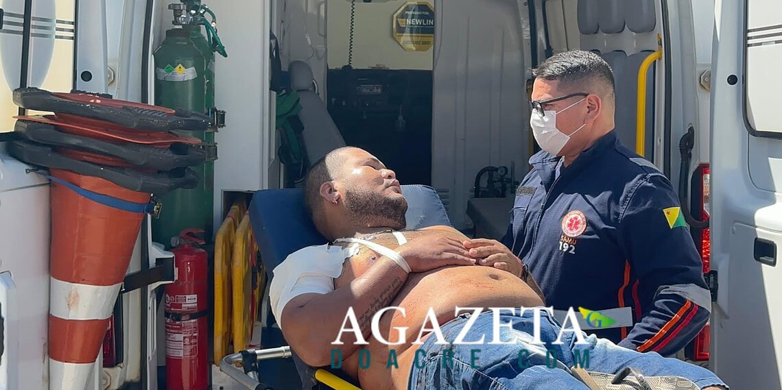 Homem bate na esposa grávida por não concordar com vestimenta e é esfaqueado por ela