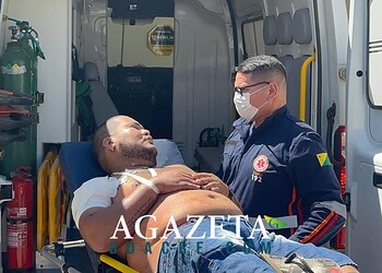 Homem bate na esposa grávida por não concordar com vestimenta e é esfaqueado por ela