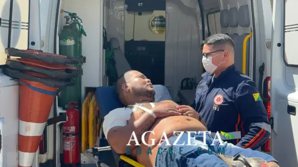 Homem bate na esposa grávida por não concordar com vestimenta e é esfaqueado por ela