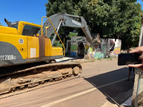 Demolição do antigo Bar do Branco é realizada após risco de desabamento em Rio Branco