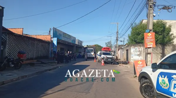 Motociclista sem CNH colide com viatura da PM em Rio Branco e sofre fratura