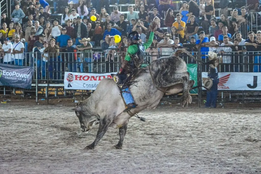 Peão de Feijó é campeão do rodeio na Expoacre Juruá 2025; veja ranking 2 Peão de Feijó é campeão do rodeio na Expoacre Juruá 2025; veja ranking