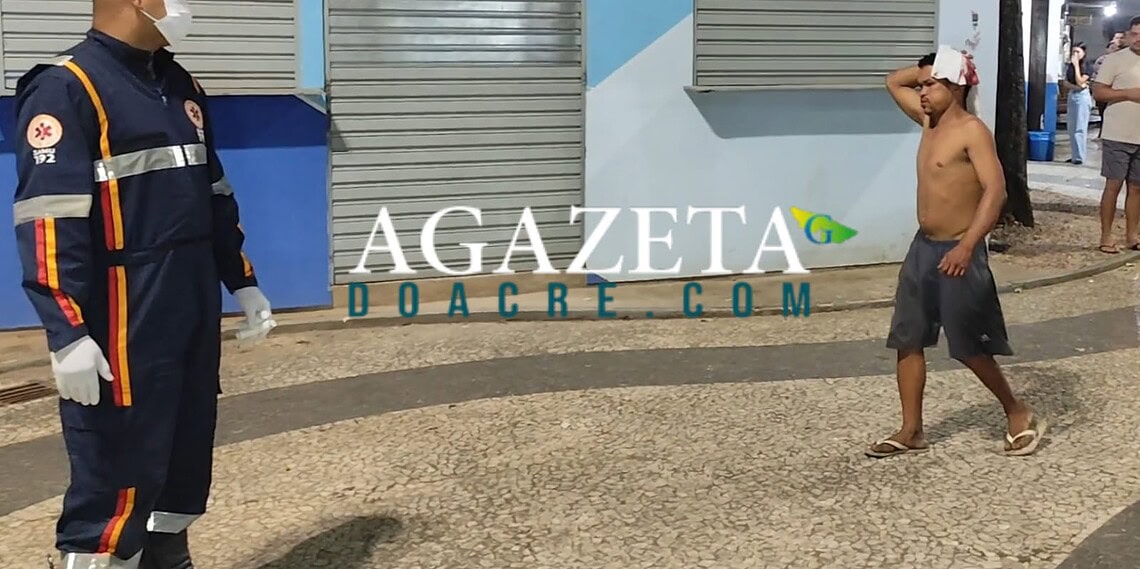 Homem em situação de rua é espancado após ser acusado de tentativa de roubo em praça de Rio Branco