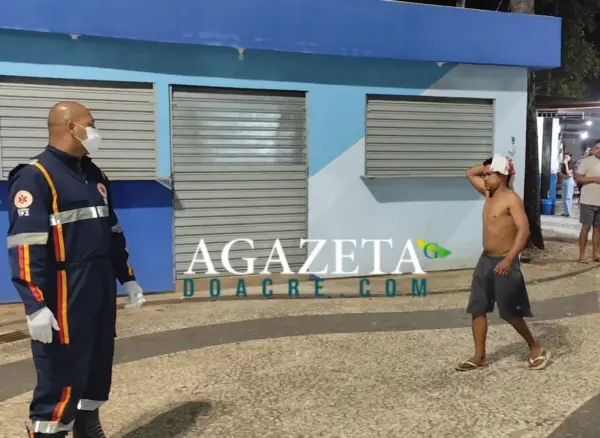 Homem em situação de rua é espancado após ser acusado de tentativa de roubo em praça de Rio Branco