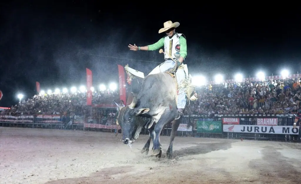 Peão de Feijó é campeão do rodeio na Expoacre Juruá 2025; veja ranking 3 Peão de Feijó é campeão do rodeio na Expoacre Juruá 2025; veja ranking