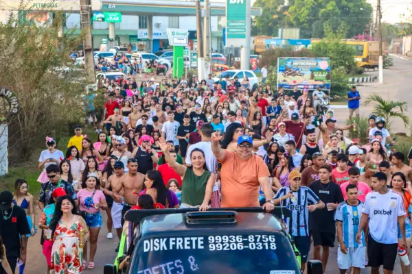 Com multidão nas ruas, bloco “Rolinhas do Coronel” arrasta foliões em Brasiléia 1 Com multidão nas ruas, bloco “Rolinhas do Coronel” arrasta foliões em Brasiléia