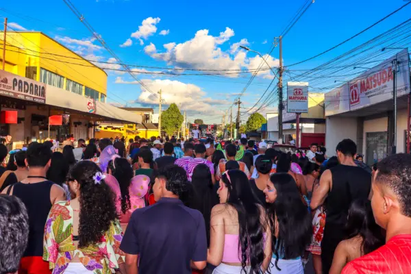 Com multidão nas ruas, bloco “Rolinhas do Coronel” arrasta foliões em Brasiléia 4 Com multidão nas ruas, bloco “Rolinhas do Coronel” arrasta foliões em Brasiléia